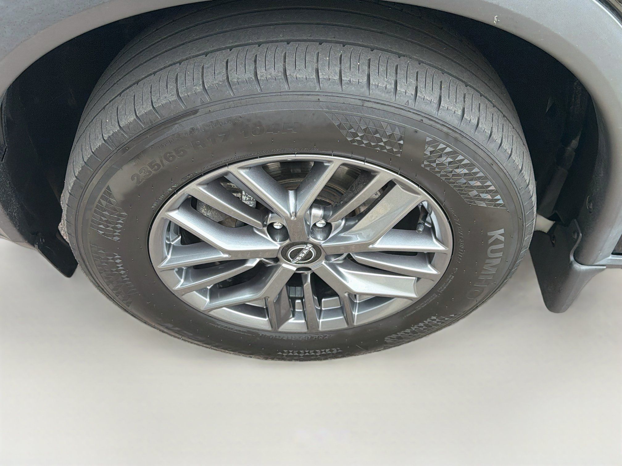 Used 2023 Nissan Rogue S AWD/4WD image 11