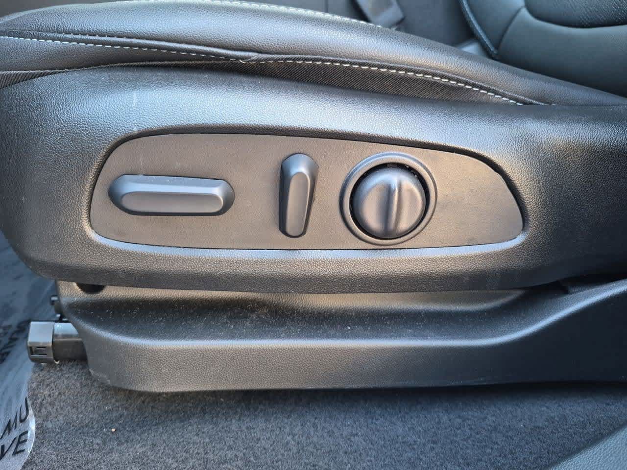 Used 2023 Chevrolet Bolt LT w/ Infotainment Package FWD image 17