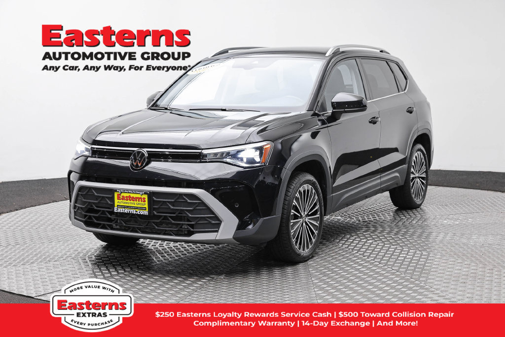Used 2025 Volkswagen Taos SE FWD image 1