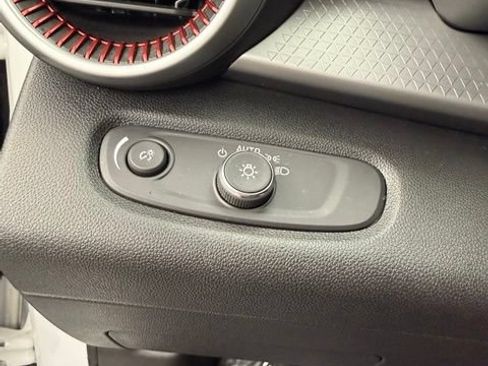 Used 2024 Chevrolet Trax RS FWD image 44