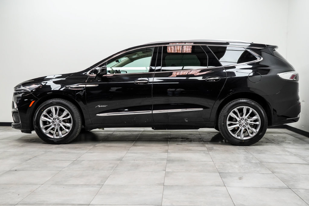 Used 2023 Buick Enclave Avenir w/ Avenir Technology Package AWD/4WD image 10