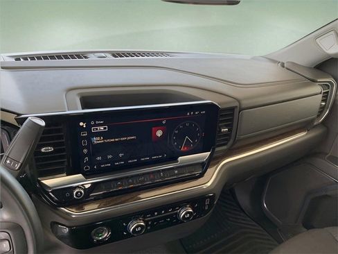 Used 2024 GMC Sierra 1500 SLE image 28