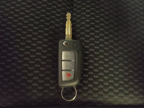 Used 2020 Nissan Rogue Sport S image 32