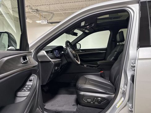 New 2026 Jeep Grand Cherokee Limited w/ Limited Altitude Package AWD/4WD image 21