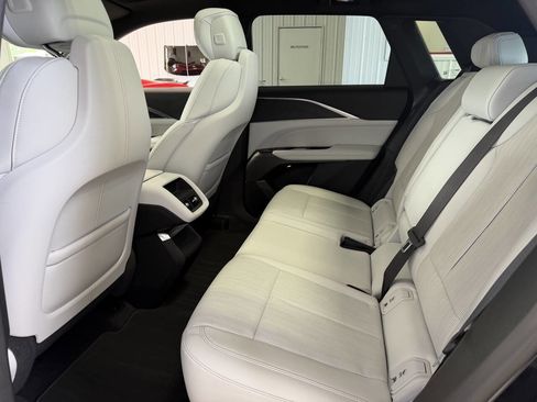 Used 2024 Cadillac Lyriq Luxury AWD/4WD image 23