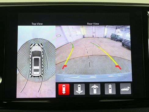 Used 2021 Chrysler Pacifica Touring-L image 30