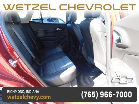 Used 2025 Chevrolet Trax LT w/ Driver Confidence Package FWD image 19