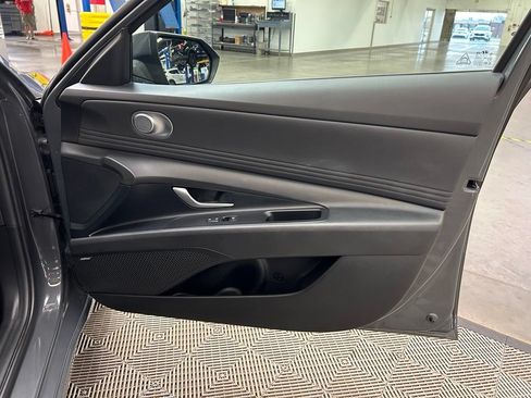 Used 2025 Hyundai Elantra Limited FWD image 14