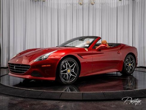 Used 2017 Ferrari California T RWD image 10