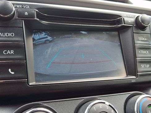 Used 2017 Toyota RAV4 LE AWD/4WD image 3