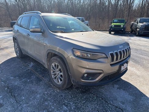 Used 2019 Jeep Cherokee Latitude Plus image 2