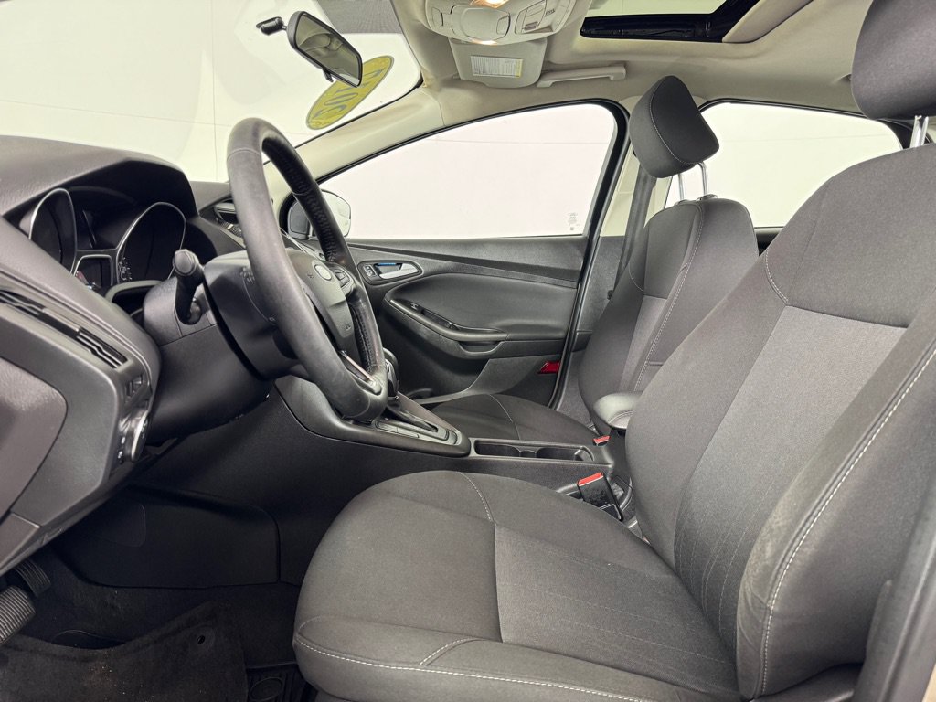 Used 2017 Ford Focus SEL w/ Cold Weather Package FWD image 8