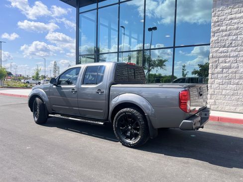 Used 2020 Nissan Frontier SV w/ Midnight Edition Floor Mats RWD image 2