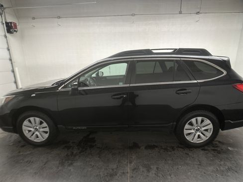 Used 2019 Subaru Outback 2.5i Premium image 5