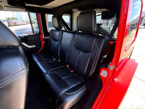 Used 2015 Jeep Wrangler Unlimited Sahara AWD/4WD image 18