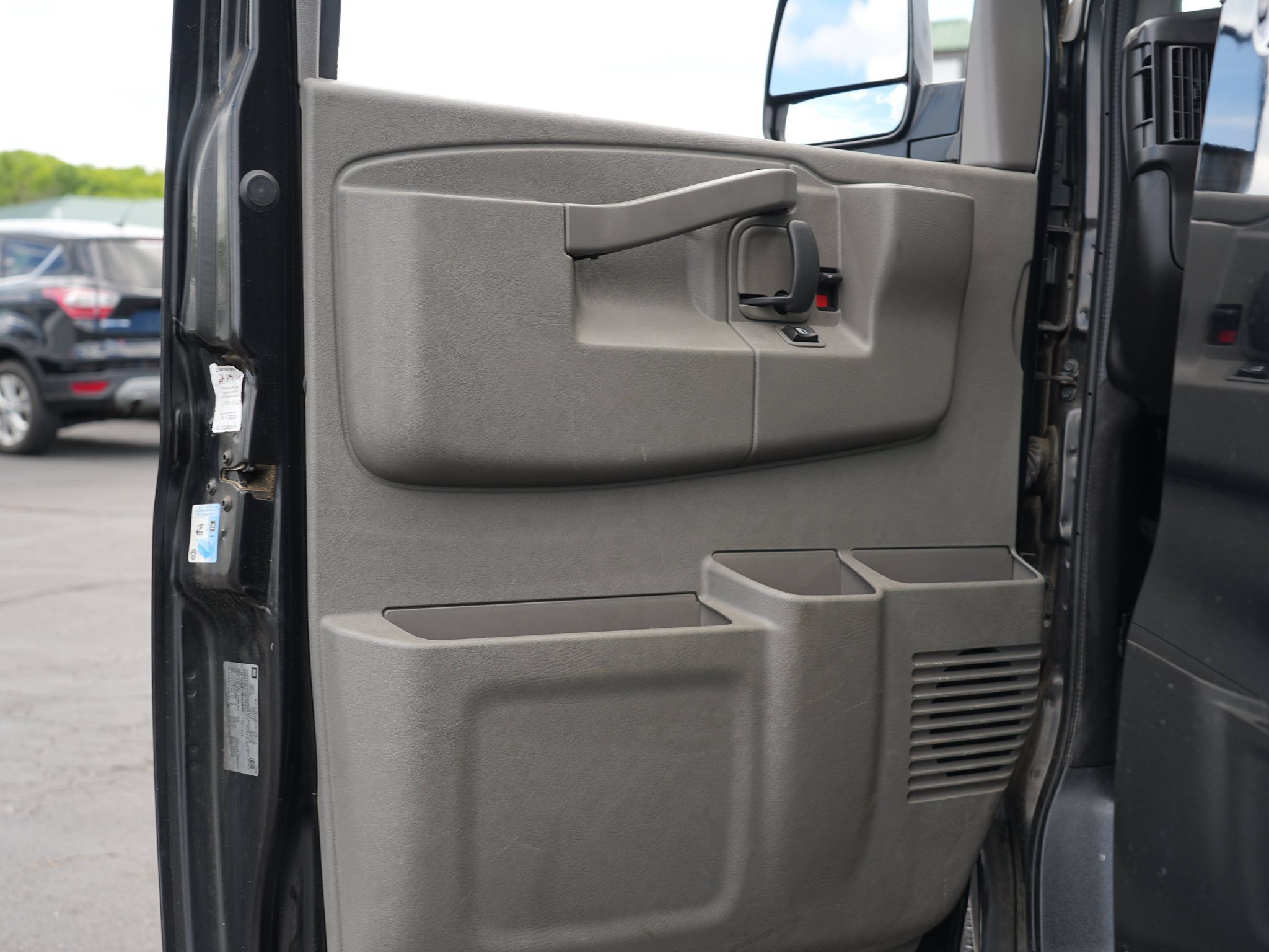 Used 2016 Chevrolet Express 3500 Extended RWD image 15