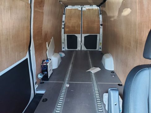 Used 2025 Mercedes-Benz Sprinter 2500 image 14