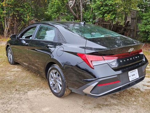 Used 2024 Hyundai Elantra SEL image 10