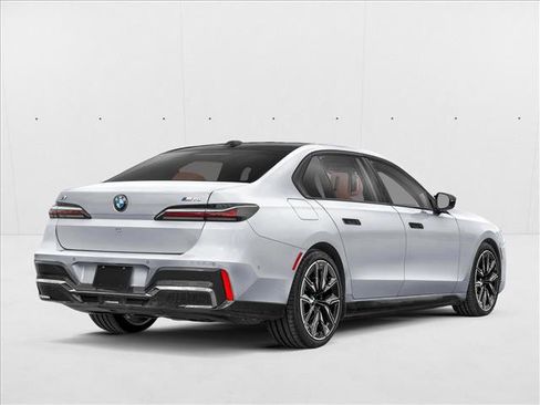 New 2026 BMW i7 M70 image 2