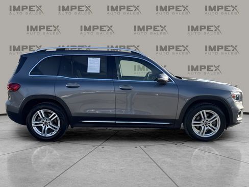Used 2020 Mercedes-Benz GLB 250 4MATIC w/ Premium Package image 6