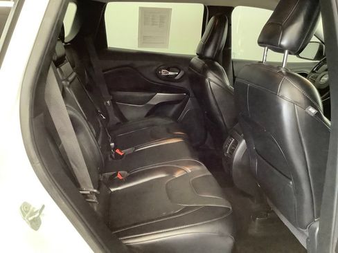 Used 2019 Jeep Cherokee Limited AWD/4WD image 33