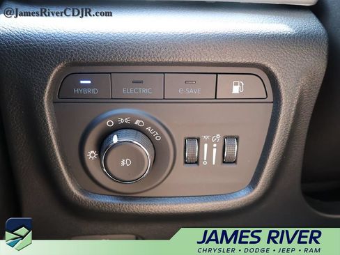 Used 2022 Jeep Grand Cherokee Limited 4xe w/ Luxury Tech Group II AWD/4WD image 33