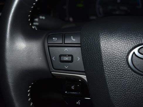 Used 2025 Toyota Camry SE image 7