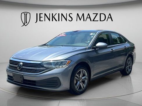 Used 2024 Volkswagen Jetta SE FWD image 4