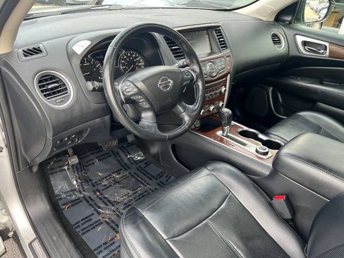 Used 2018 Nissan Pathfinder Platinum AWD/4WD image 19