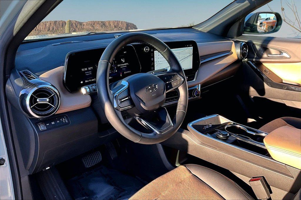 Used 2025 Chevrolet Equinox ACTIV w/ Safety and Technology Package AWD/4WD image 14