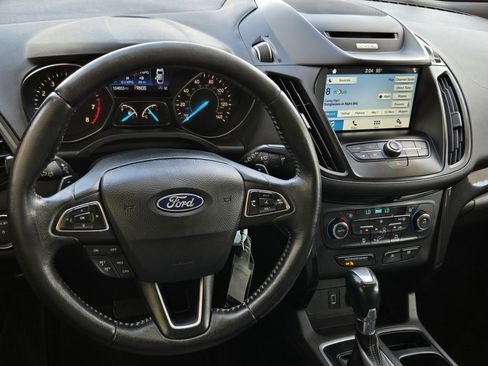 Used 2017 Ford Escape SE w/ Equipment Group 201A FWD image 21