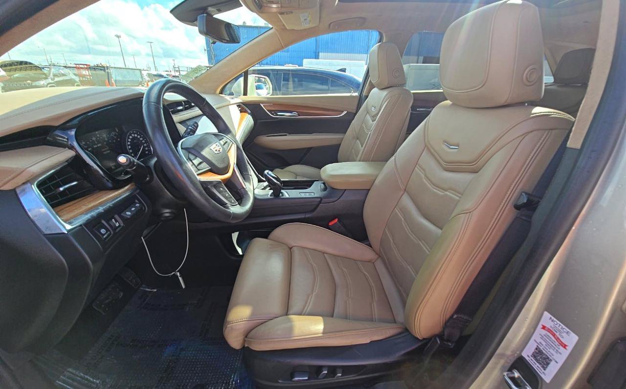 Used 2017 Cadillac XT5 Platinum AWD/4WD image 13