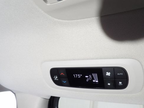 Used 2024 Chrysler Pacifica Limited FWD image 20