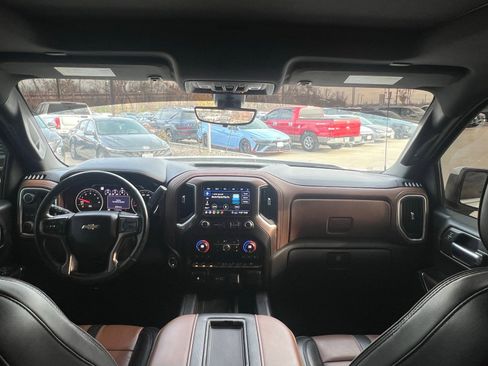 Used 2020 Chevrolet Silverado 1500 High Country w/ Technology Package image 19
