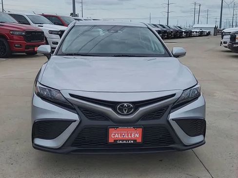 Used 2023 Toyota Camry SE FWD image 3