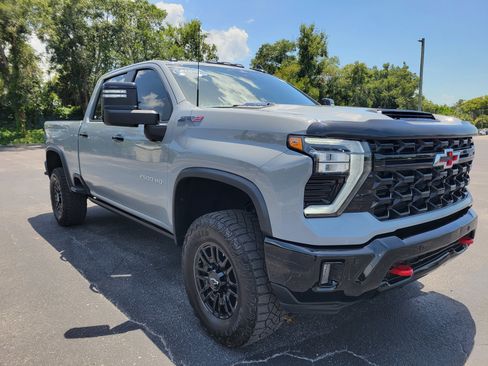Certified 2025 Chevrolet Silverado 2500 ZR2 w/ Technology Package AWD/4WD image 3