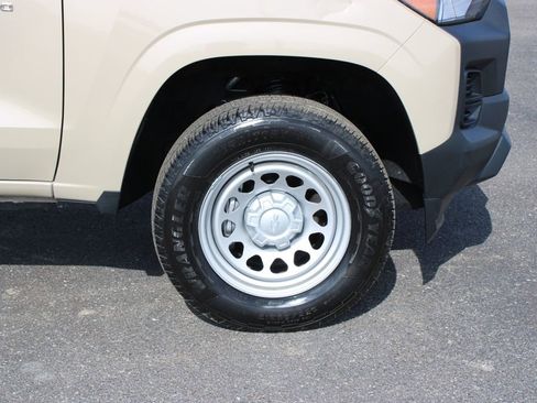 Used 2024 Chevrolet Colorado W/T image 12