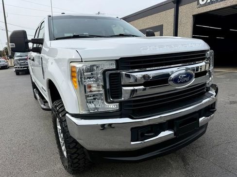 Used 2017 Ford F250 XLT w/ Camper Package AWD/4WD image 11