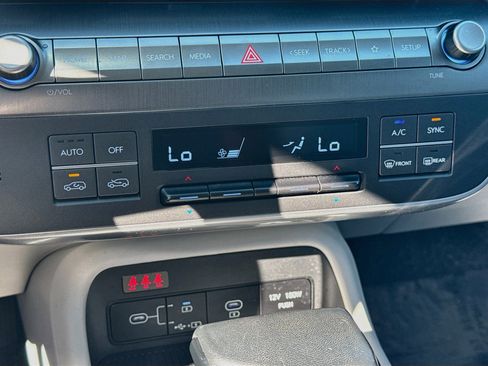 Used 2025 Hyundai Kona SEL AWD/4WD image 24