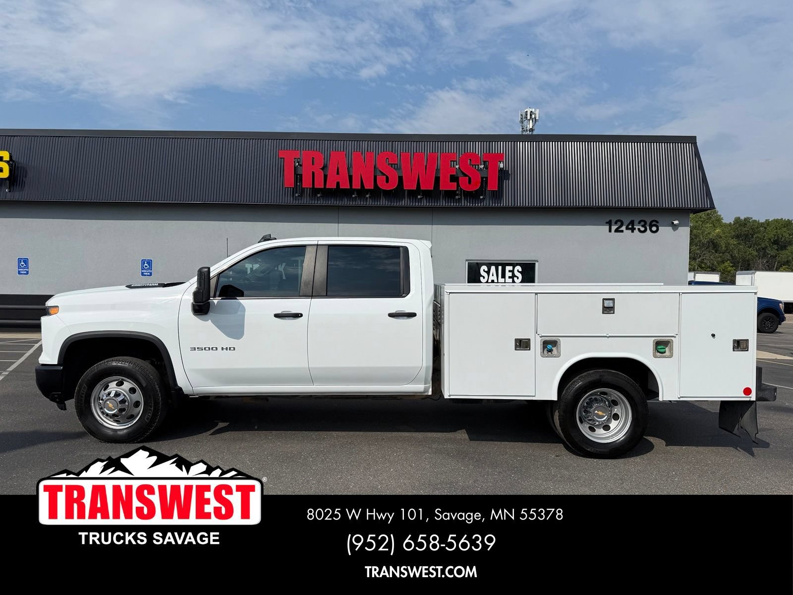Used 2025 Chevrolet Silverado 3500 W/T AWD/4WD image 2