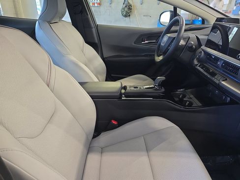 Used 2024 Toyota Prius XLE FWD image 10