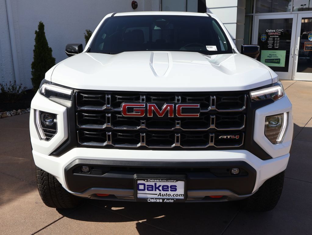 Certified 2024 GMC Canyon AT4 AWD/4WD image 2