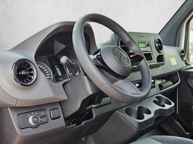 Used 2025 Mercedes-Benz Sprinter 2500 image 10