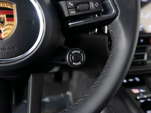 Certified 2026 Porsche Macan AWD/4WD image 24