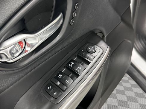 Used 2019 Jeep Cherokee Limited w/ Luxury Group AWD/4WD image 20