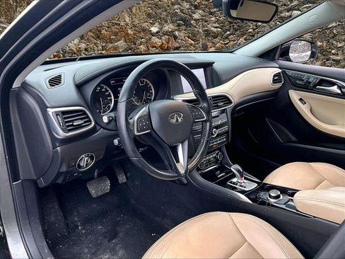 Used 2018 INFINITI QX30 Premium w/ Cargo Package image 11