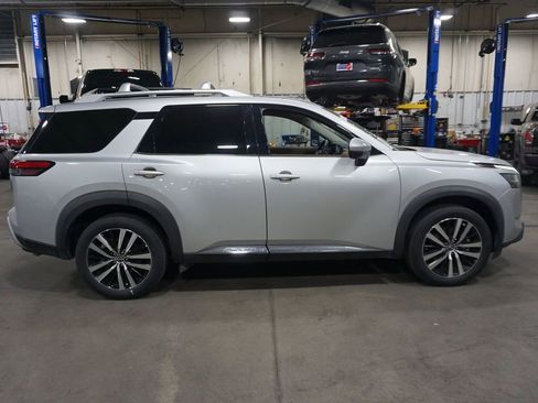 Used 2023 Nissan Pathfinder Platinum image 26