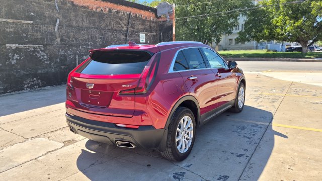 Used 2023 Cadillac XT4 Luxury w/ Cold Weather Package FWD image 7