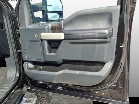Used 2022 Ford F350 Lariat w/ Lariat Ultimate Package AWD/4WD image 17