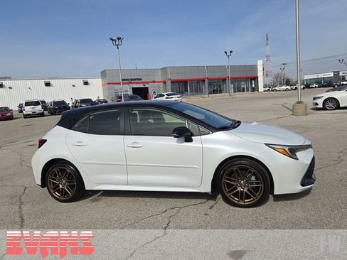 Used 2025 Toyota Corolla SE w/ SE Package image 2